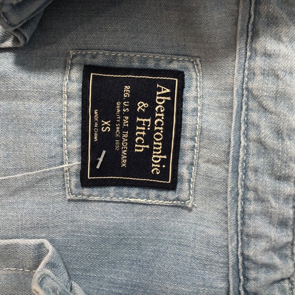 Abercrombie & Fitch Button-up Cinched Denim Shirt - Picture 4 of 5